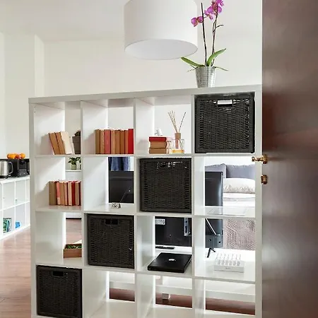 A Quiet Sunny In Apartment *