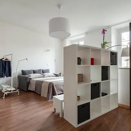A Quiet Sunny In Apartment *